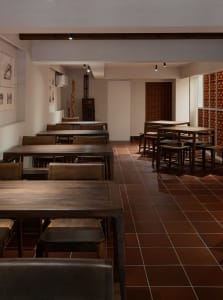 Empty restaurant interior with wooden tables and chairs, clean and well-organized, warm and inviting atmosphere