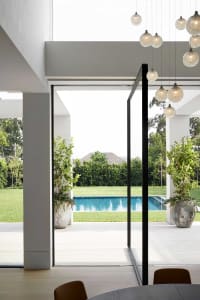 Modern Outdoor Oasis with Lush Greenery