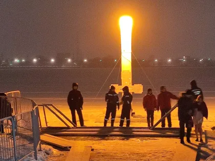 «Ой, что-то я нагрешила»: как прошли купания в проруби на Крещение в Удмуртии