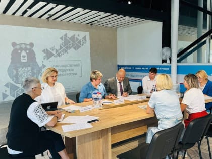 Лариса Буранова и Олег Гарин провели совместный приём граждан