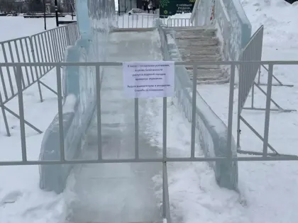 В Ижевске из-за потепления закрыли ледяные горки на Центральной площади