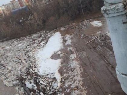 Спасатели Удмуртии устранили ледовый затор на реке Чепца
