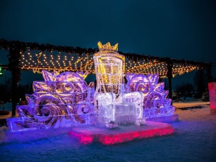 Более двух тысяч кубометров ледяных блоков потребовалось для создания ледового городка в Можге