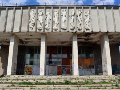Здание культурного центра «Родник» решили снести в Глазове