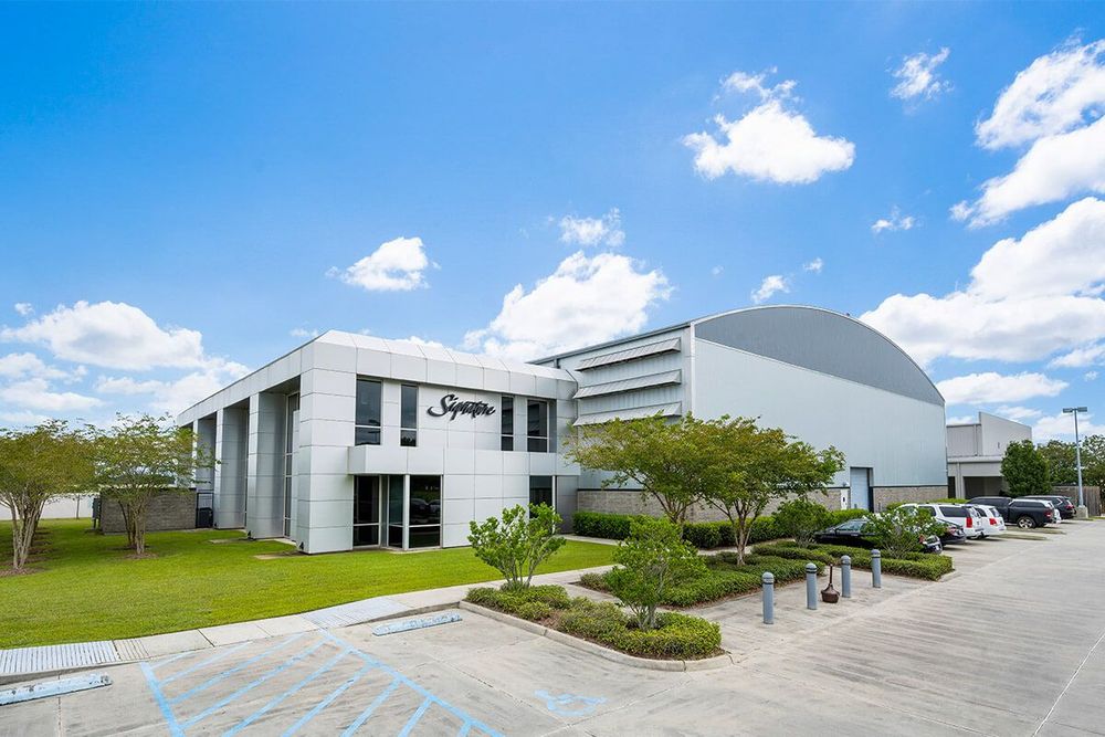 Signature FBO at Baton Rouge Metro Airport, external