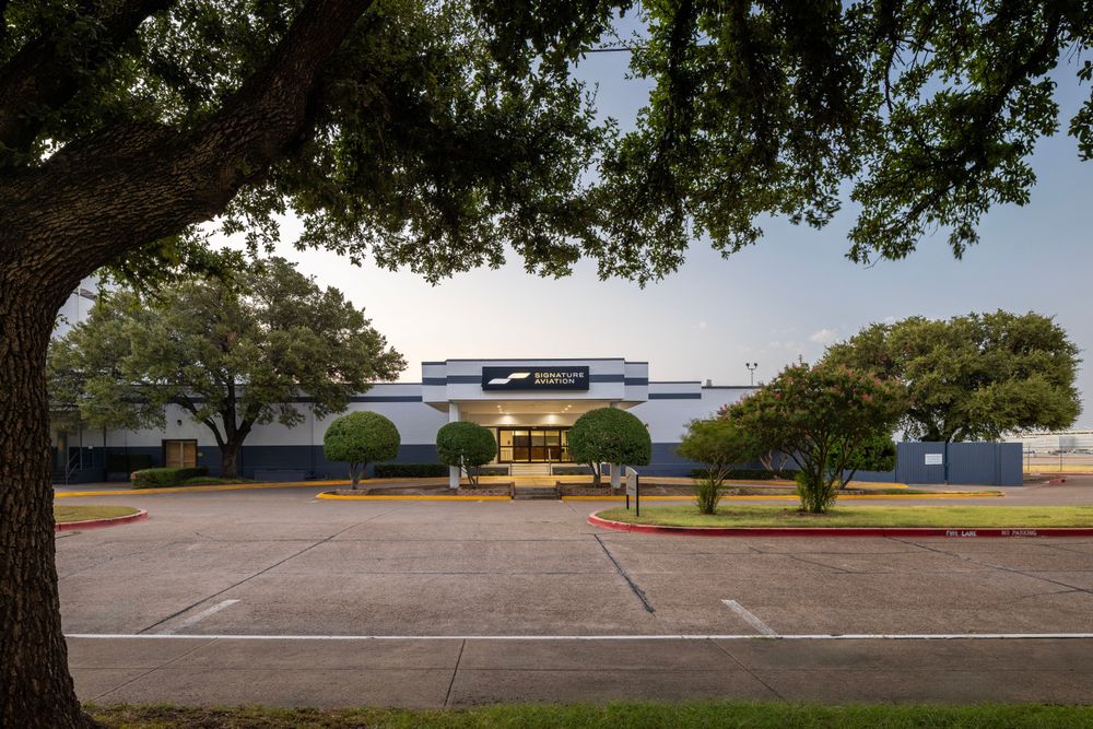 Signature FBO at Dallas Love Field Airport- Terminal 3-exterior