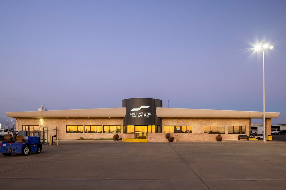 Signature FBO tarmac and terminal at Midland Int'l Airport