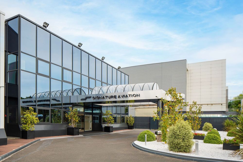 Signature FBO at Paris–Le Bourget Airport, external