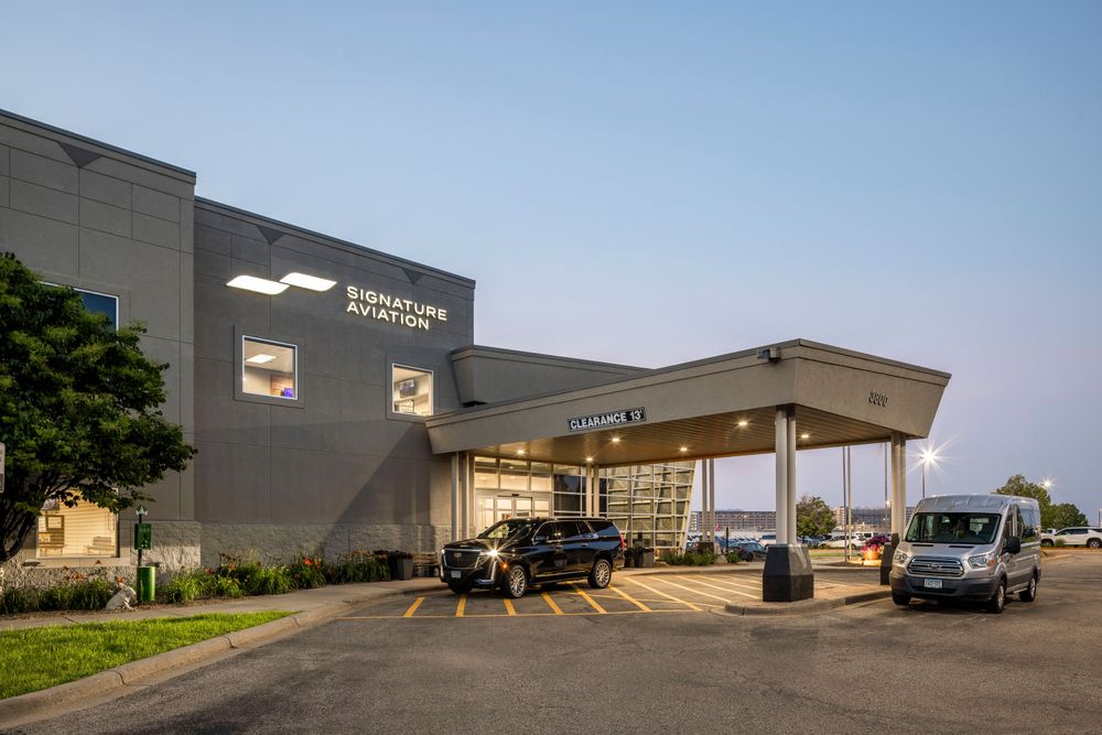 Signature FBO entrance at Minneapolis-St. Paul Int'l Airport