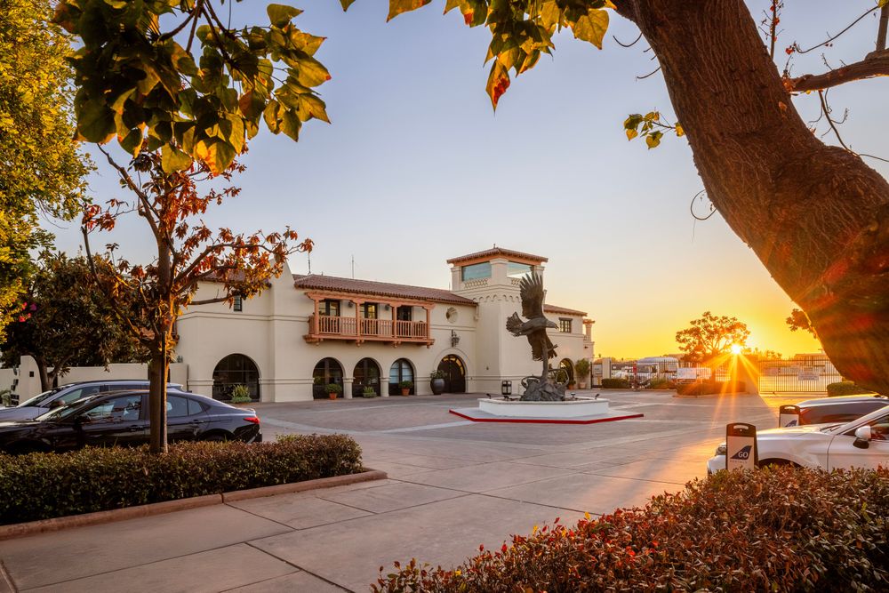 Signature FBO at Van Nuys Airport - West, entrance from outside