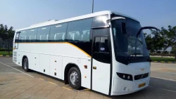 Luxury Tourist Bus Delhi 1