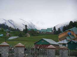 Snowy mountains in Gulmarg 1
