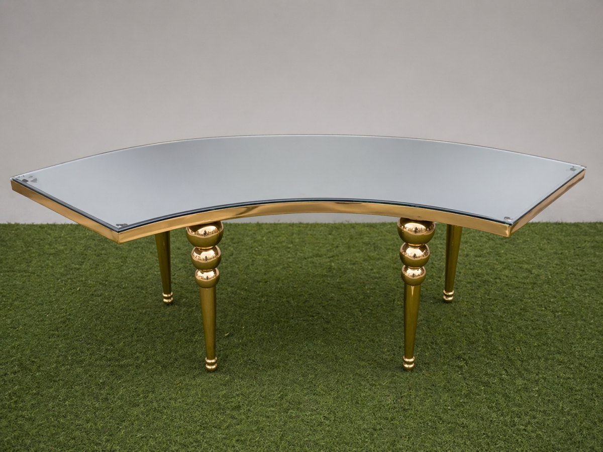 Luxury Table, Shape: Serpentine. Example photo from Boblys Rentals.