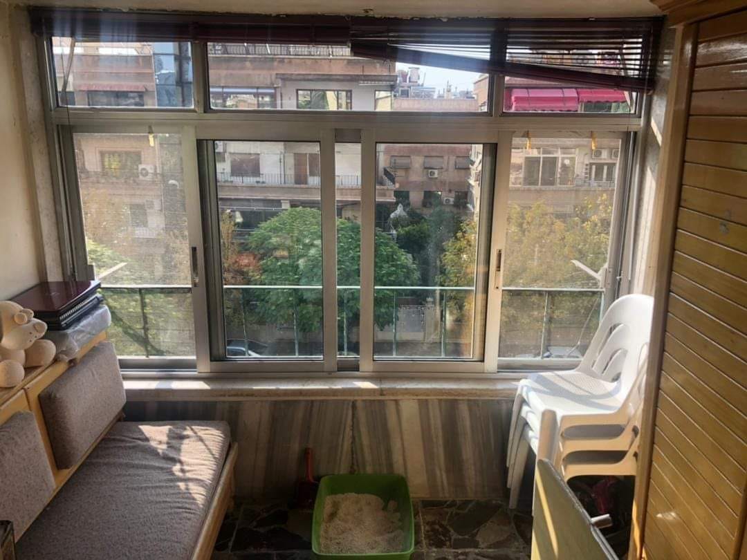 شقة سكنية للـبيع في أبو رمانة