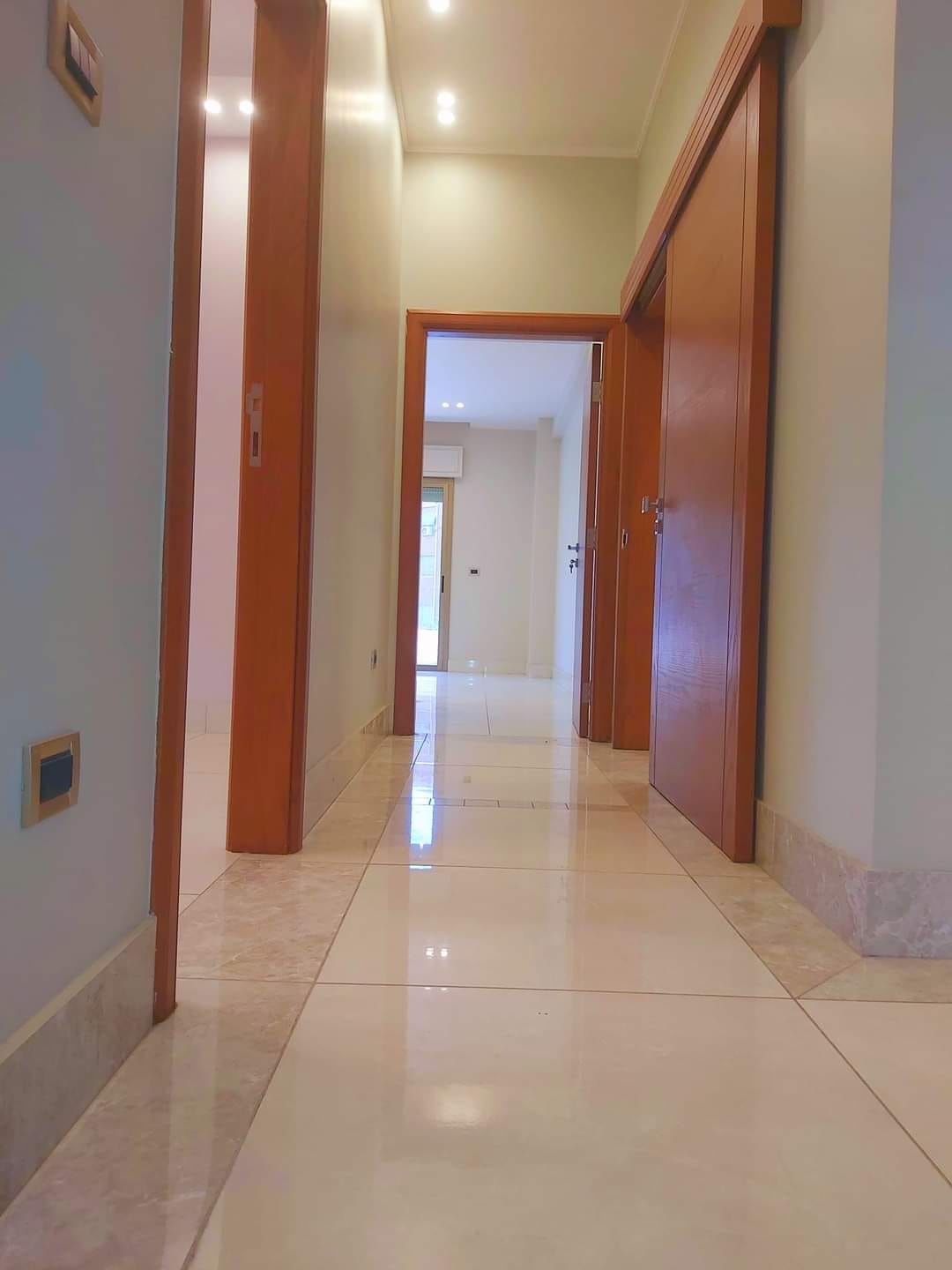شقة سكنية للـبيع في أبو رمانة