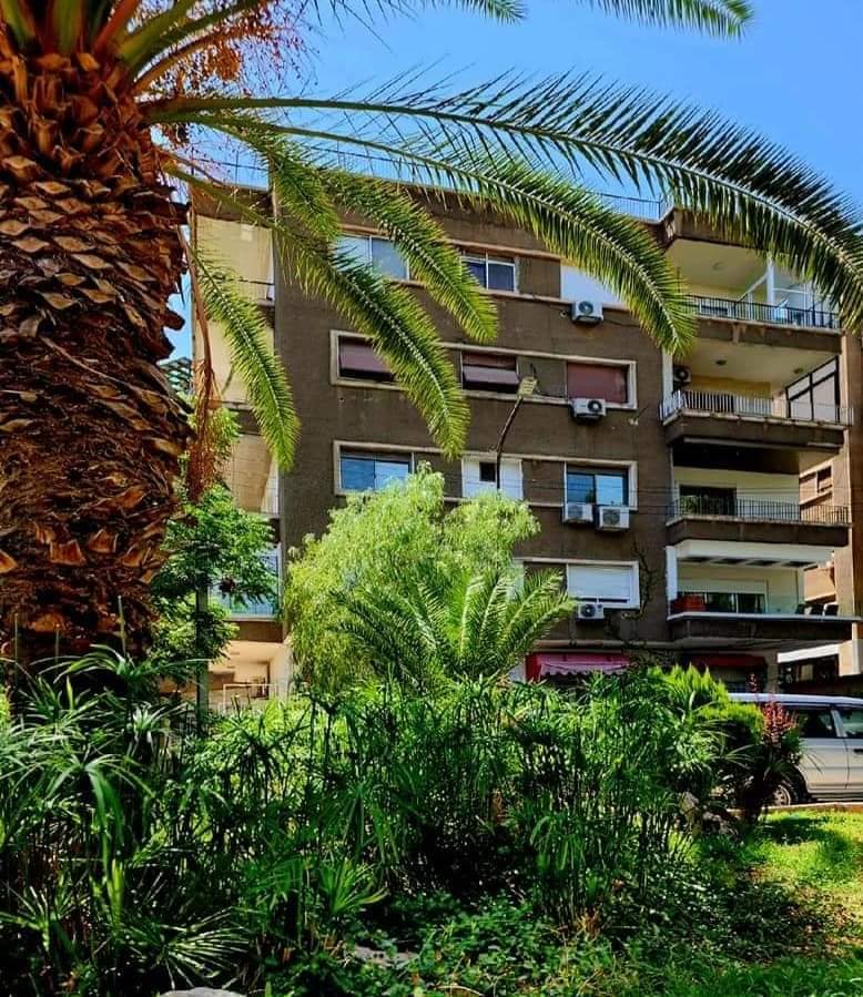 شقة سكنية للـبيع في أبو رمانة