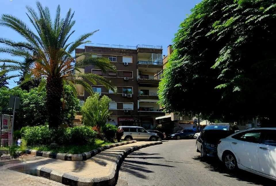 شقة سكنية للـبيع في أبو رمانة