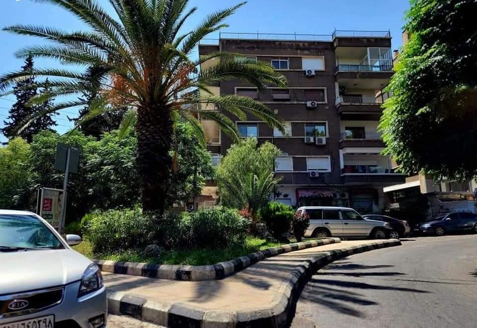 شقة سكنية للـبيع في أبو رمانة