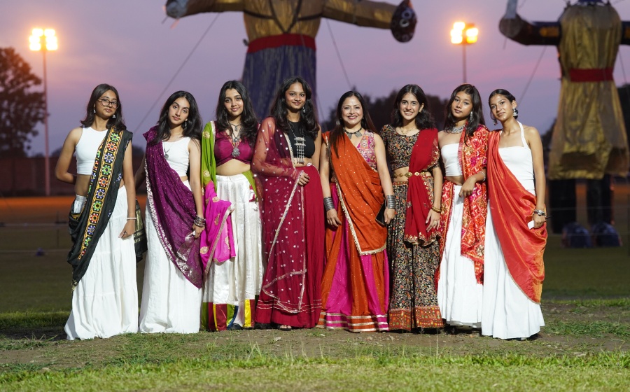 A Night of Lights, Laughter and Dandiya!