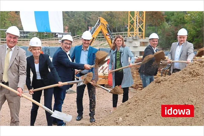 Spatenstich in Regenstauf