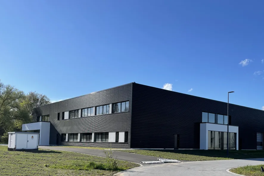 Formtec Werkhalle mit Verwaltung