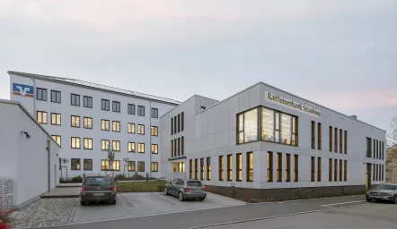 Außenansicht mit Haupteingang