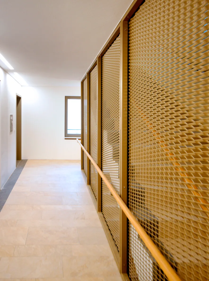 Treppenhaus /Geschäftshaus B