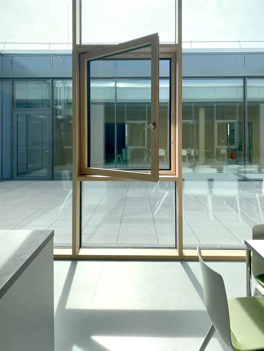 Blick in den Innenhof des Verwaltungsgebäudes