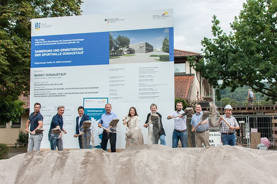 Spatenstich Erweiterung Sporthalle Donaustauf