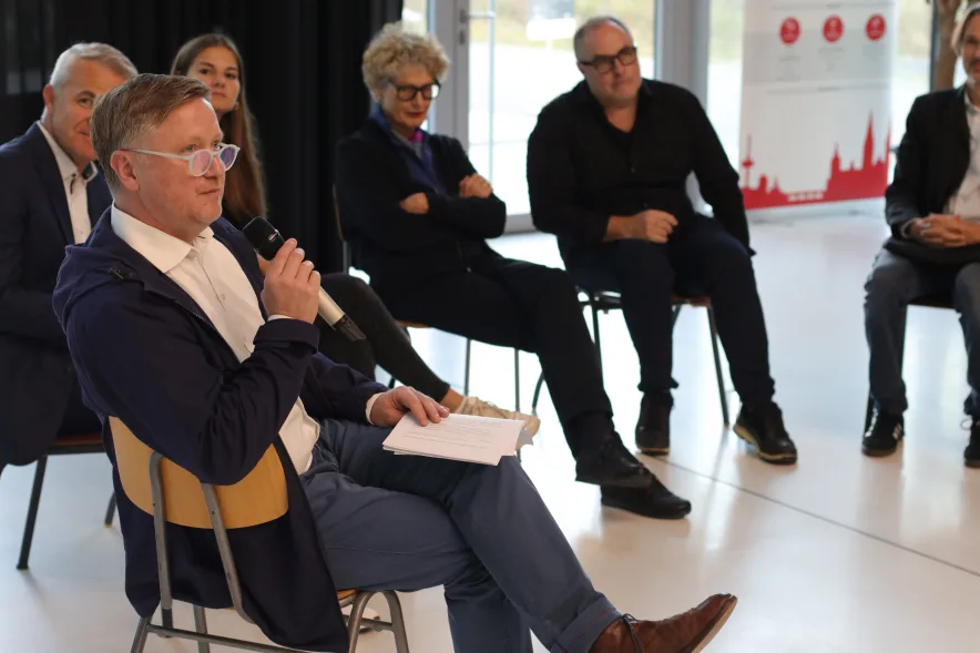 Diskussionsrunde umBauOptionen