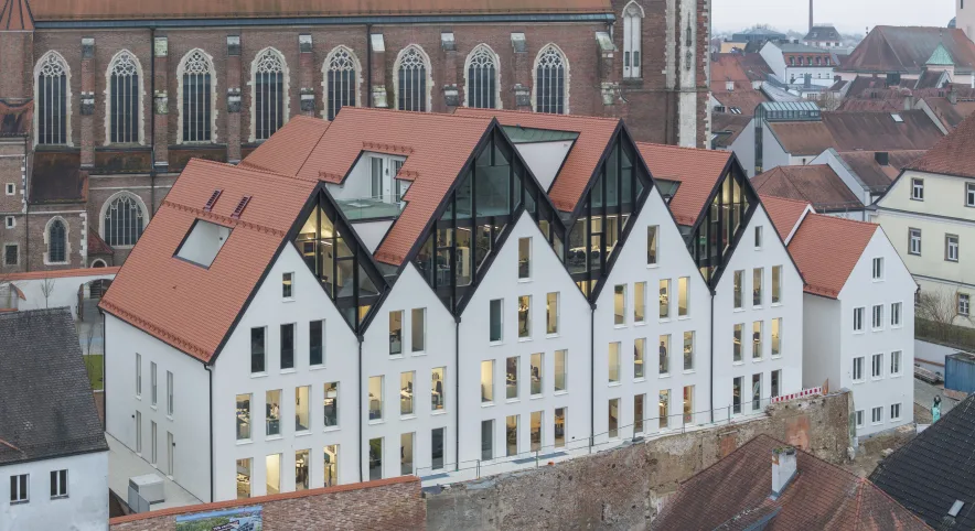 Das neue Pfarrplatzareal inkl. historischer Stadtmauer