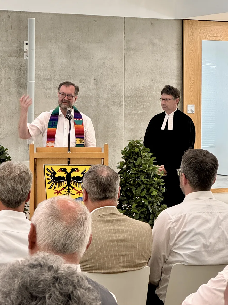 Pfarrer Franz Reitinger (Kath. Pfarrei St. Martin) und Pfarrer Klaus-Ulrich Bomhard (Evang.-Luth. Kirchengemeinde)