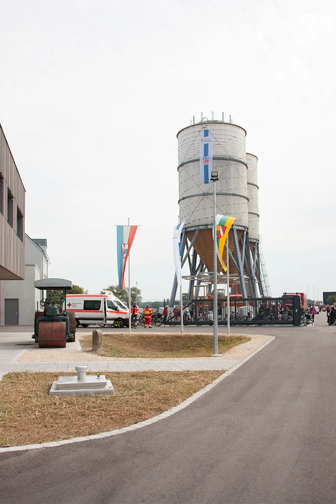 Salzsilos und Eingangsbereich Kreisbauhof