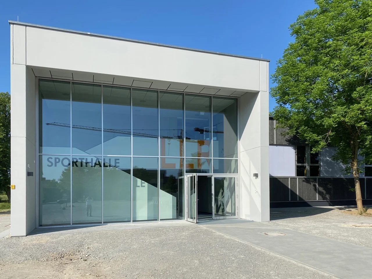 Eingang neue Sporthalle Osterhofen