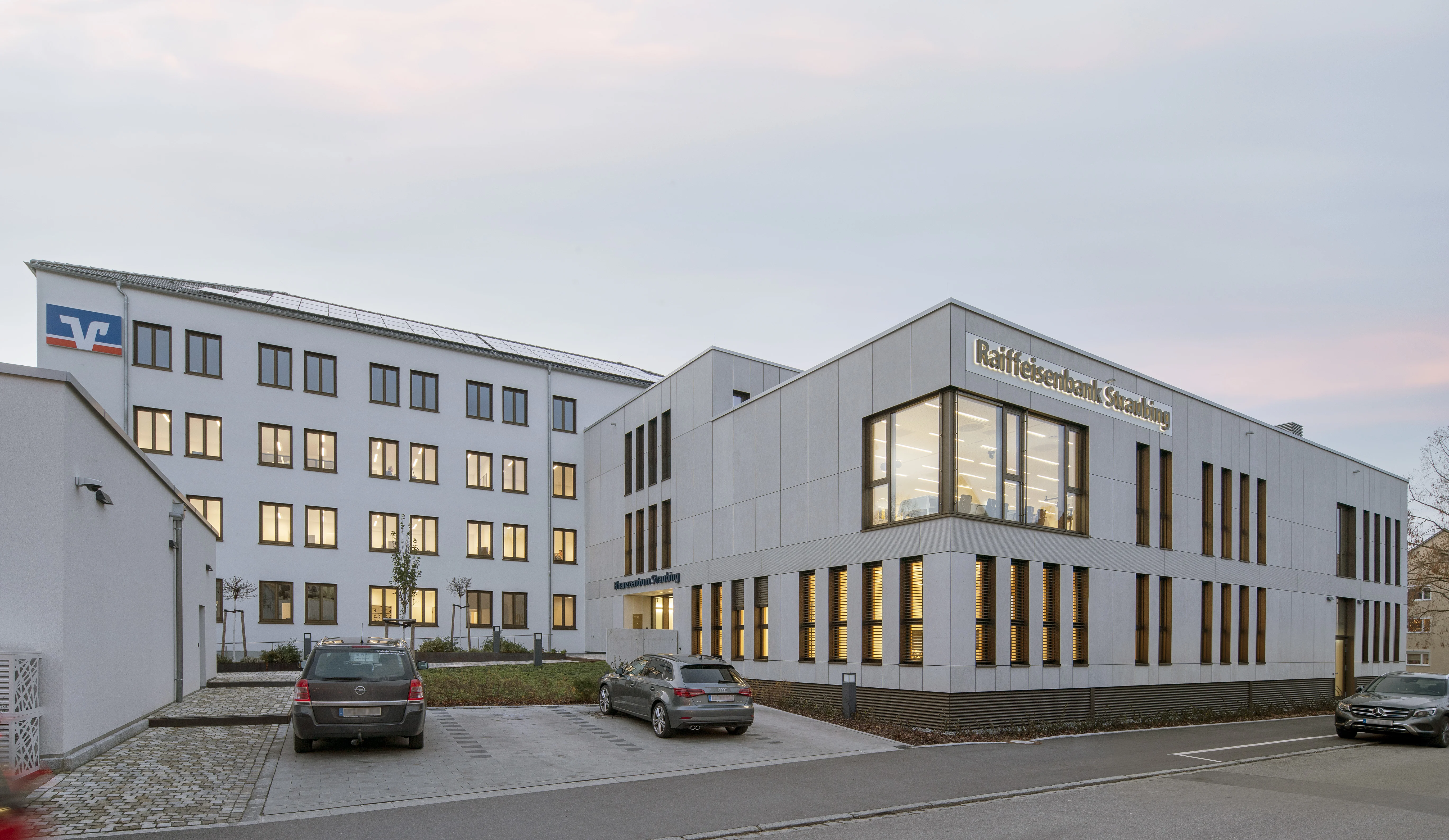 Außenansicht mit Haupteingang