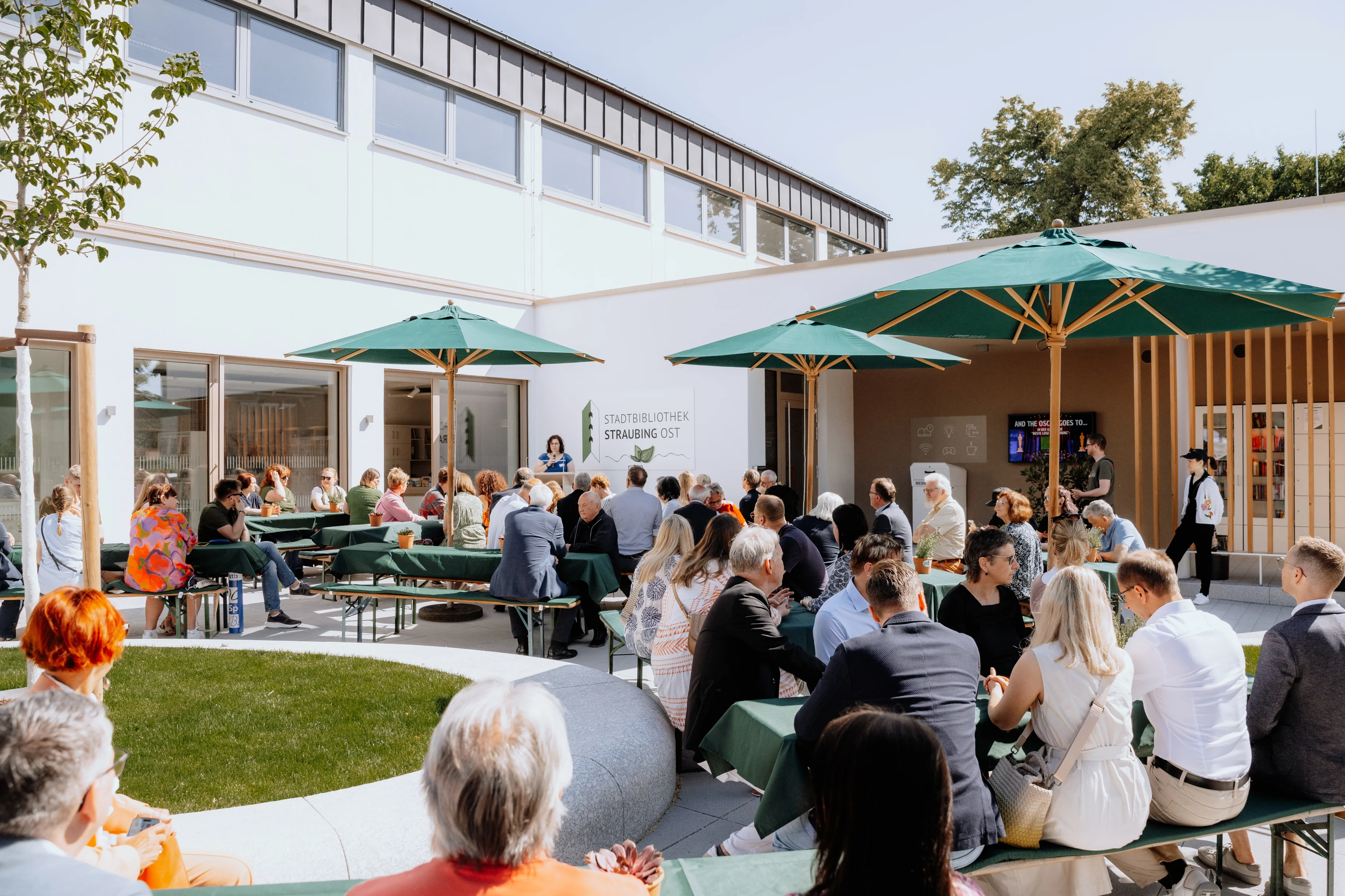 Feierliche Eröffnung der Stadtteilbibliothek-Ost in Straubing