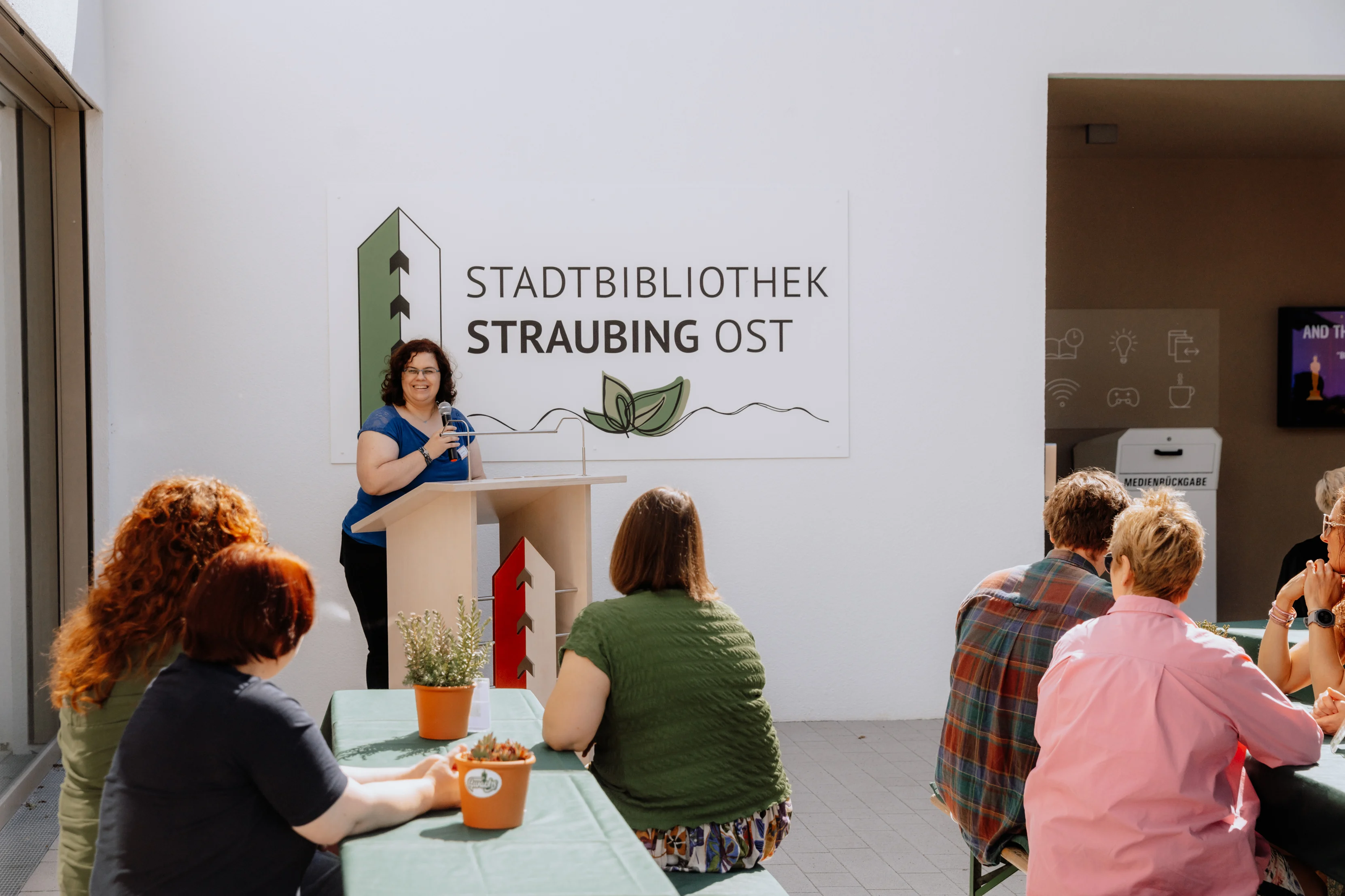 Bibliotheksleiterin Regina Herbst bei Ihrer Eröffnungsrede