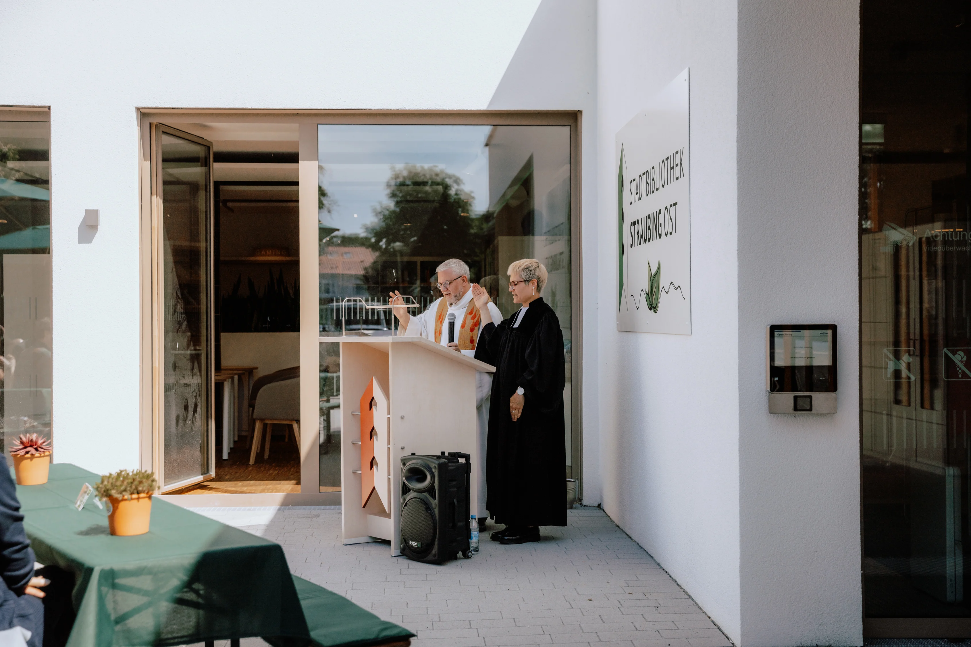 Dekan Johannes Plank und Pfarrerin Sophie Roth