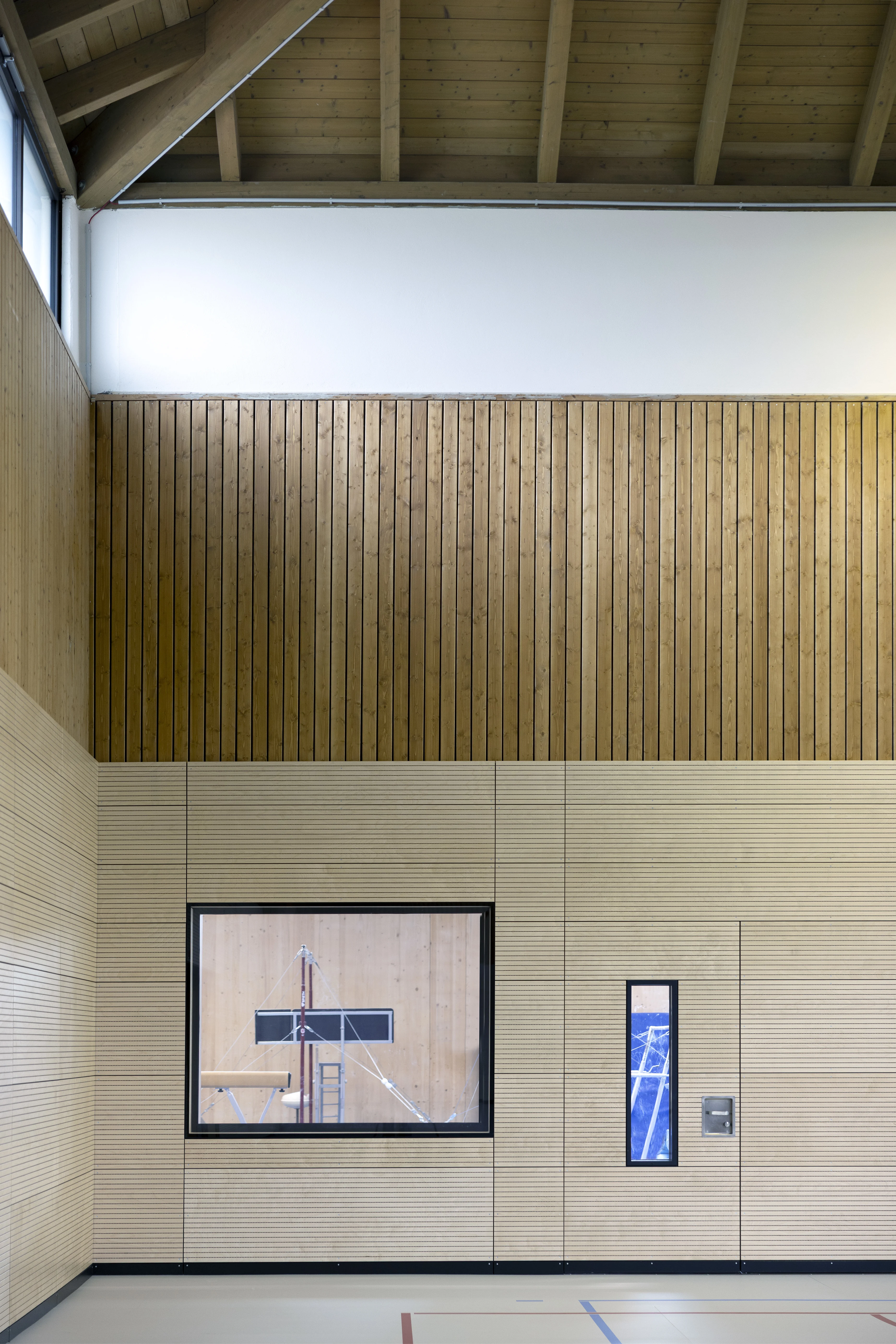 Durchblick zur neuen Trainingshalle