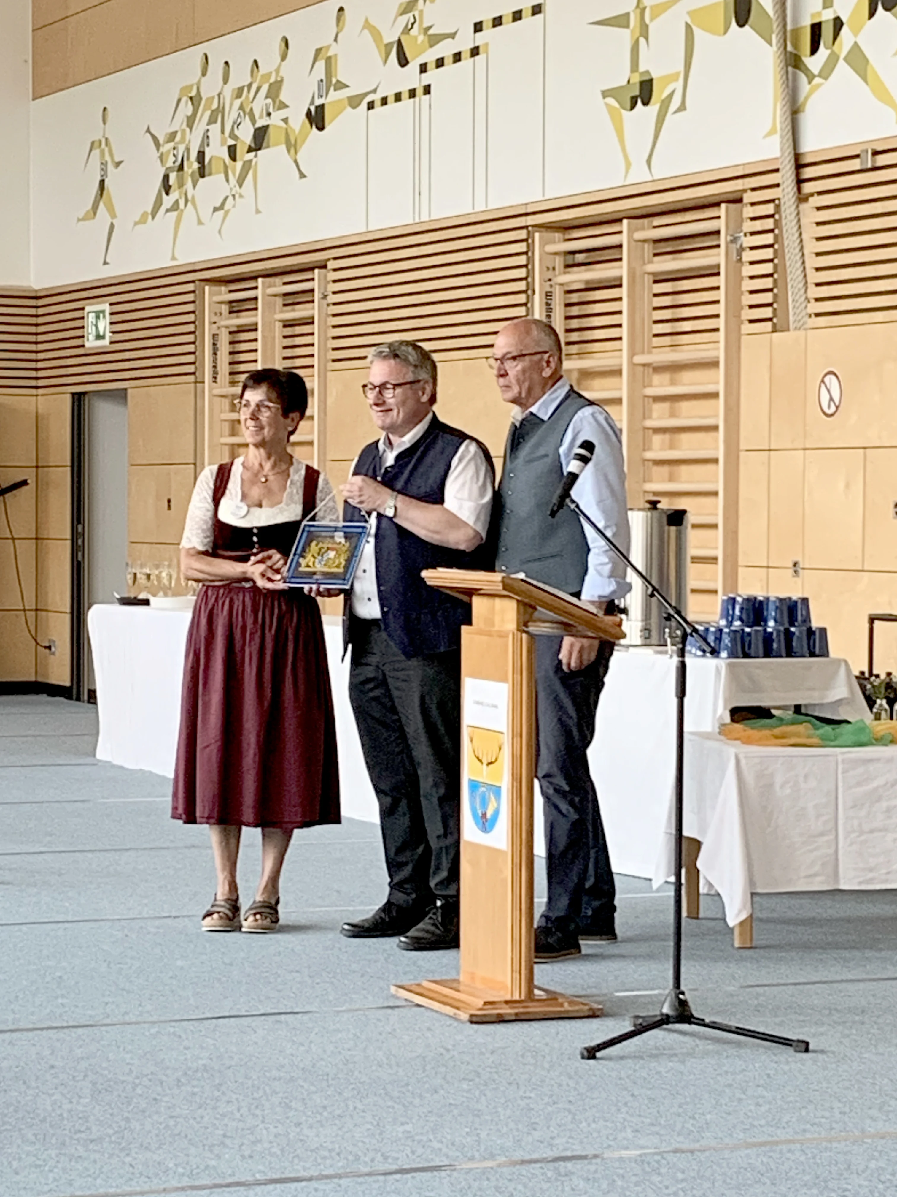 Kindergartenleitung Rosi Deser, Landtagsabgeordneter Josef Zellmeier, 1. Bürgermeister Max Dietl