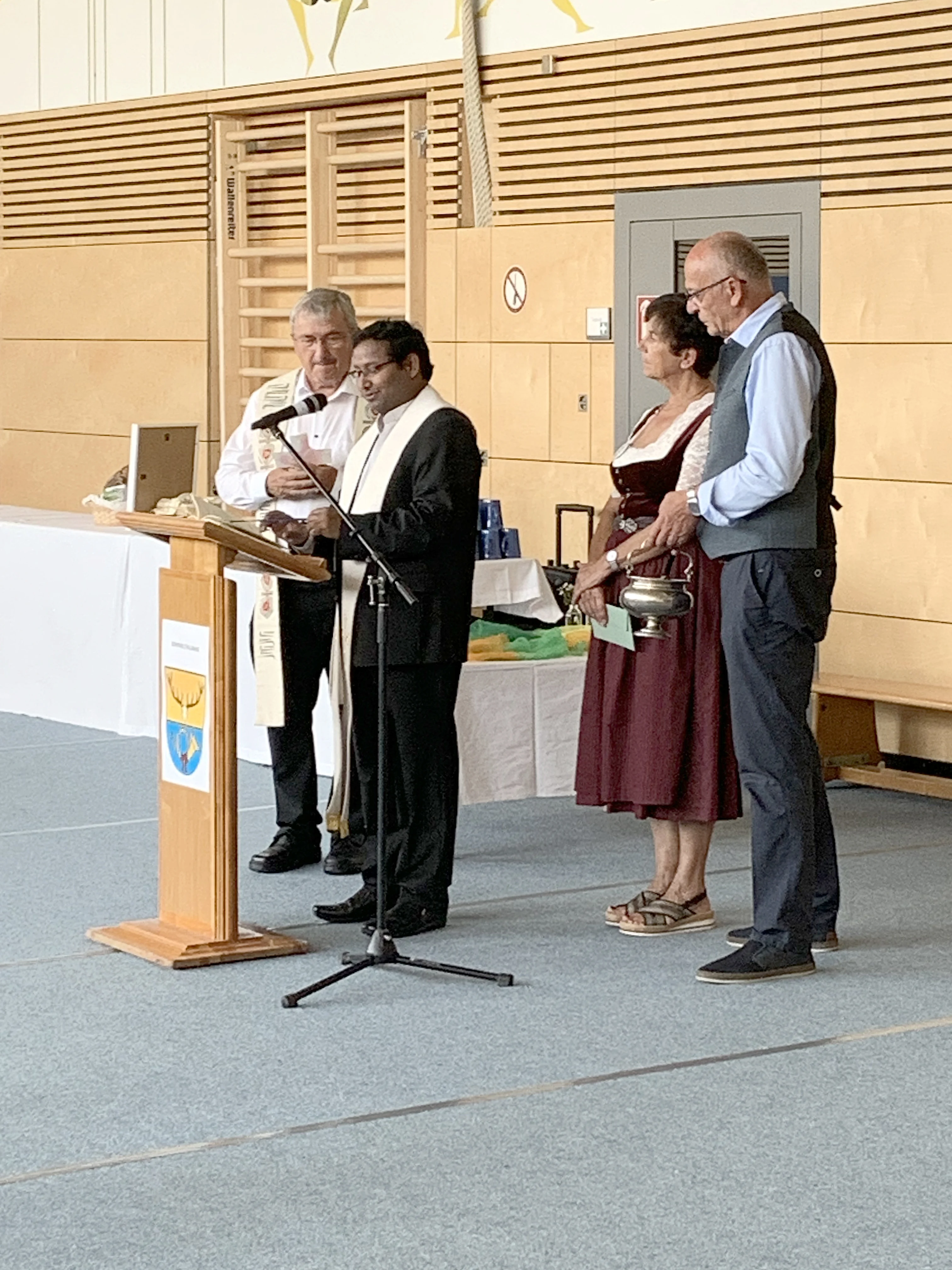 Pfarrer William Akkara und ehem. Pfarrer Werner Gallmeier