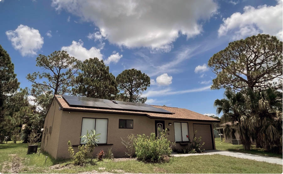 Fully furnished 2 bed 2 bath house in North Port, FL minutes away from the beach