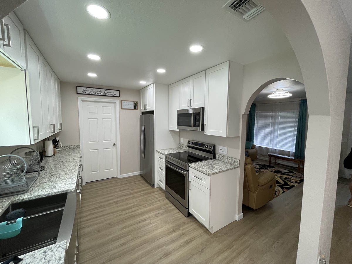 Fully furnished 2 bed 2 bath house in North Port, FL minutes away from the beach.