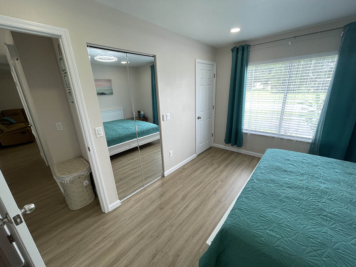 Fully furnished 2 bed 2 bath house in North Port, FL minutes away from the beach.