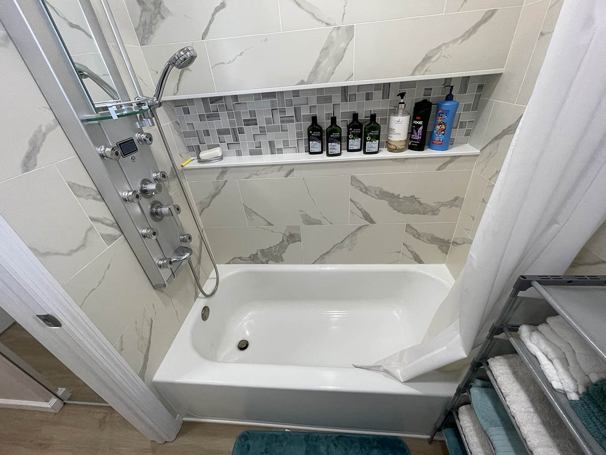 Fully furnished 2 bed 2 bath house in North Port, FL minutes away from the beach.