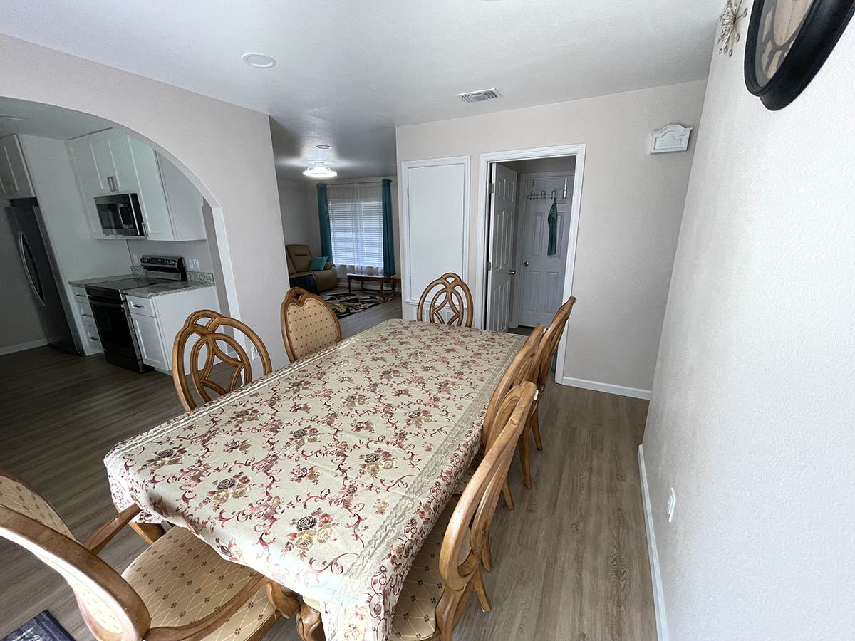 Fully furnished 2 bed 2 bath house in North Port, FL minutes away from the beach.