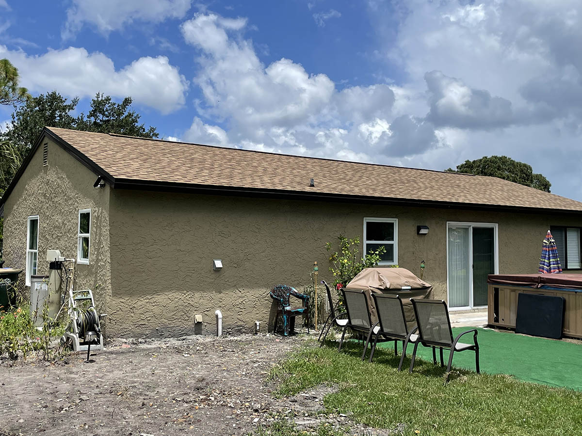 Fully furnished 2 bed 2 bath house in North Port, FL minutes away from the beach.