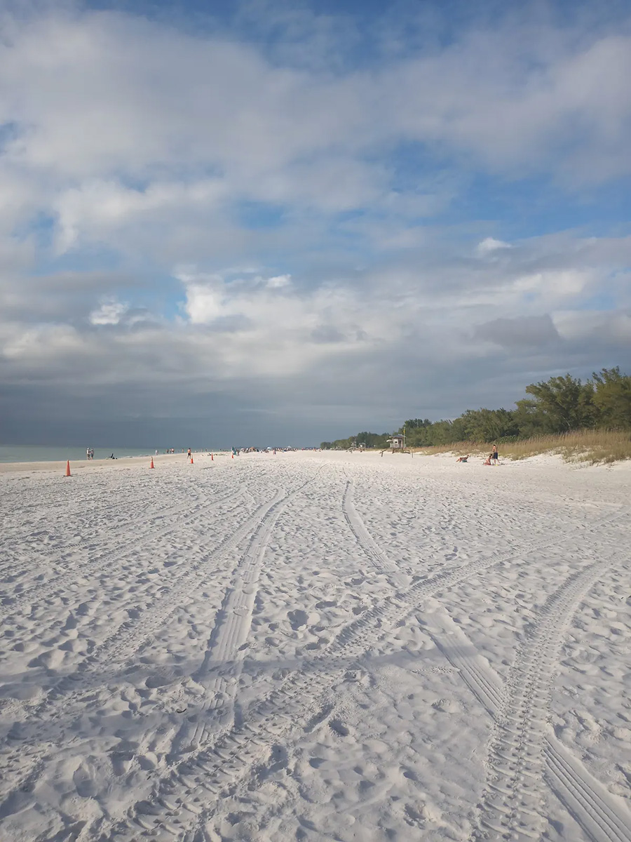 Fully furnished 2 bed 2 bath house in North Port, FL minutes away from the beach.