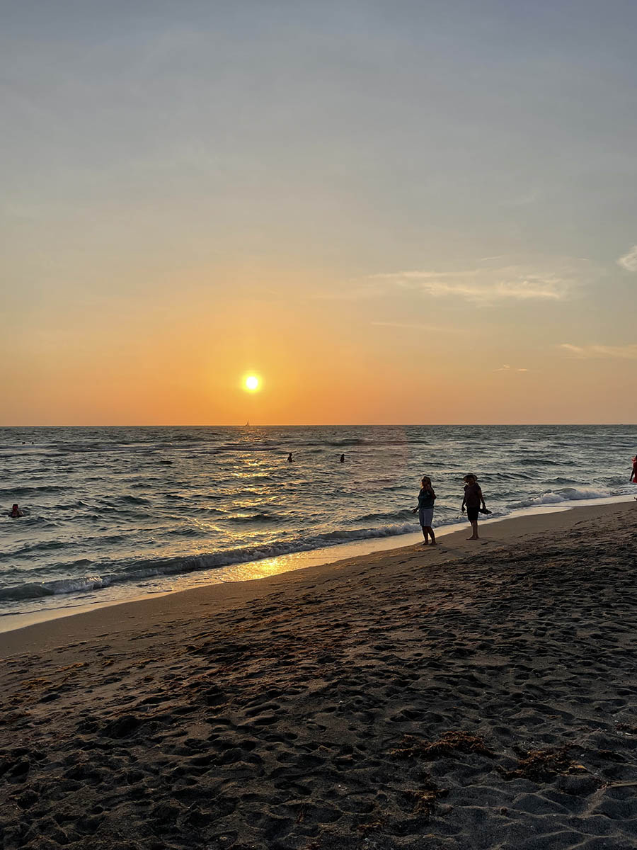 Fully furnished 2 bed 2 bath house in North Port, FL minutes away from the beach.