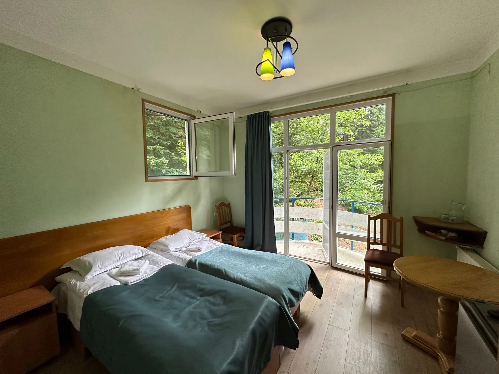 A side guest room at the main house
